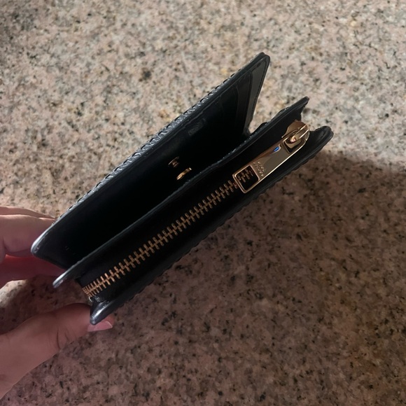 Marc Jacobs Black Pebbled Leather Slim Card Holder with Gold Logo - Picture 15 of 16